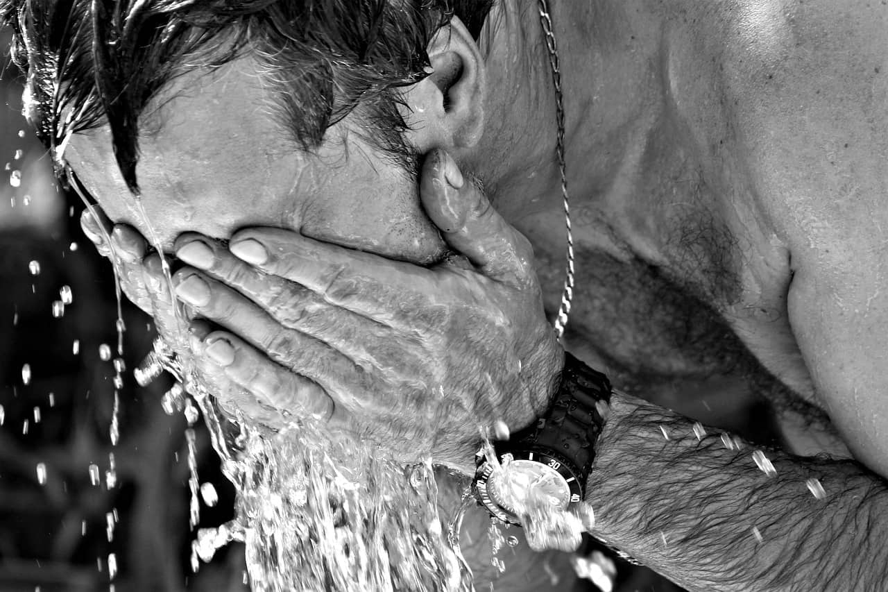 You are currently viewing Bienfaits de l’eau de pluie sur la peau